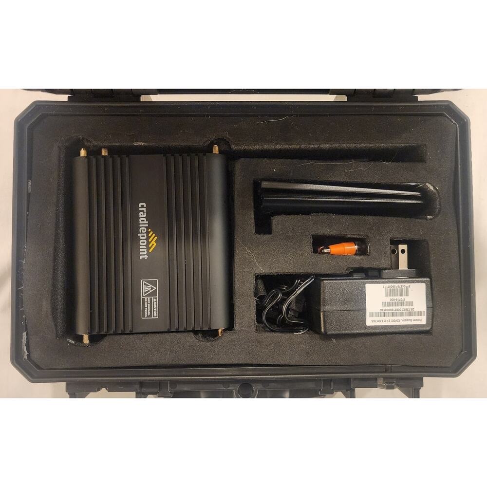 Cradlepoint R500 PLTE Router Kit w/ Case, Antennas & Power